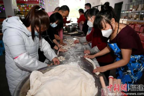 網(wǎng)絡(luò)中國節(jié)?春節(jié)丨年味濃濃幸福滿,！閩侯民企留廠員工這樣過大年