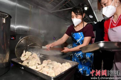 網(wǎng)絡(luò)中國節(jié)?春節(jié)丨年味濃濃幸福滿,！閩侯民企留廠員工這樣過大年