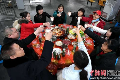 網(wǎng)絡(luò)中國節(jié)?春節(jié)丨年味濃濃幸福滿！閩侯民企留廠員工這樣過大年