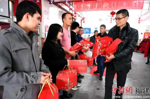 網(wǎng)絡(luò)中國節(jié)?春節(jié)丨年味濃濃幸福滿,！閩侯民企留廠員工這樣過大年