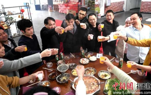 網(wǎng)絡(luò)中國節(jié)?春節(jié)丨年味濃濃幸福滿！閩侯民企留廠員工這樣過大年