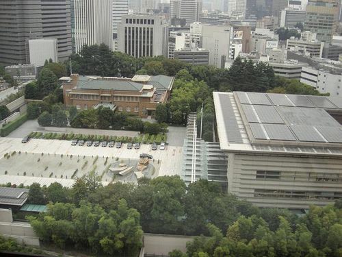 日本官房長官稱安倍可騎摩托車上班在野黨吃驚