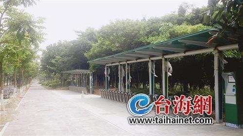 島內(nèi)公共自行車收費(fèi)標(biāo)準(zhǔn)：第一小時(shí)免費(fèi)全天最高15元
