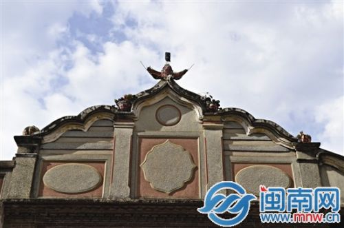 華美樓房頂設計中西合并