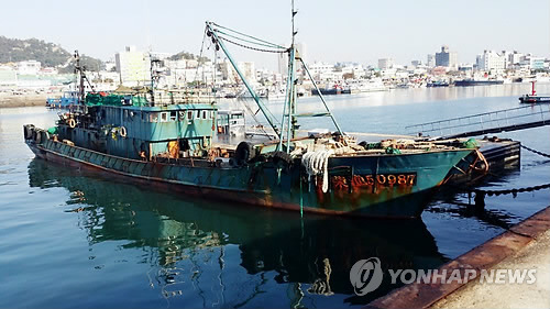 資料圖：被韓國海警扣押的中國漁船“魯營漁50987號”（韓聯(lián)社）