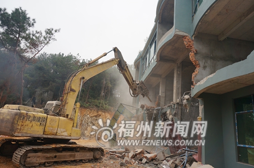 閩侯四戶居民推平山地蓋起別墅　被依法強制拆除