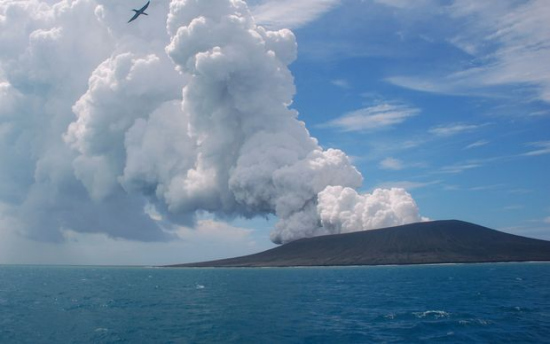 南太平洋島國(guó)火山噴發(fā)“噴出”一座全新小島(圖)