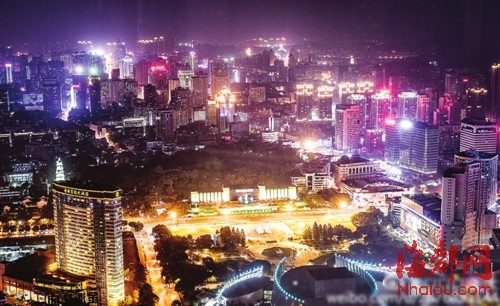 大學(xué)畢業(yè)生56層樓頂鳥瞰榕城夜景　網(wǎng)友直呼看醉