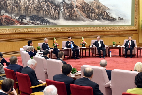 李克強(qiáng)同外國專家舉行新春座談會