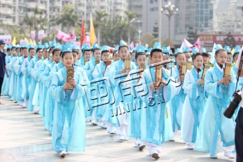 石獅“文明新風(fēng)”行動(dòng)啟動(dòng)　3000人參加踩街(圖)