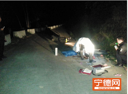 危情下警車變身“救護(hù)車”　車禍重傷男子終得救
