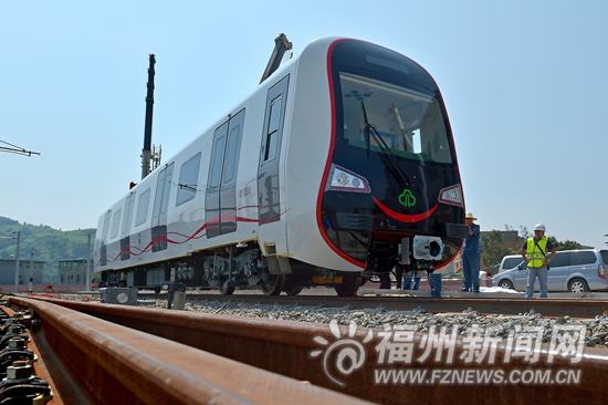 福州首列地鐵列車笑嘻嘻進(jìn)家門　設(shè)計時速80公里