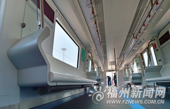 福州首列地鐵列車笑嘻嘻進(jìn)家門　設(shè)計時速80公里