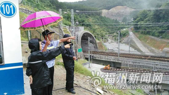 福州鐵路公安奮力抗擊臺風(fēng)臺風(fēng)　消除隱患90余處