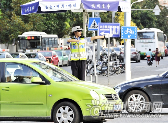 福州首個(gè)女警指揮崗9名警花上崗執(zhí)勤 成新風(fēng)景線