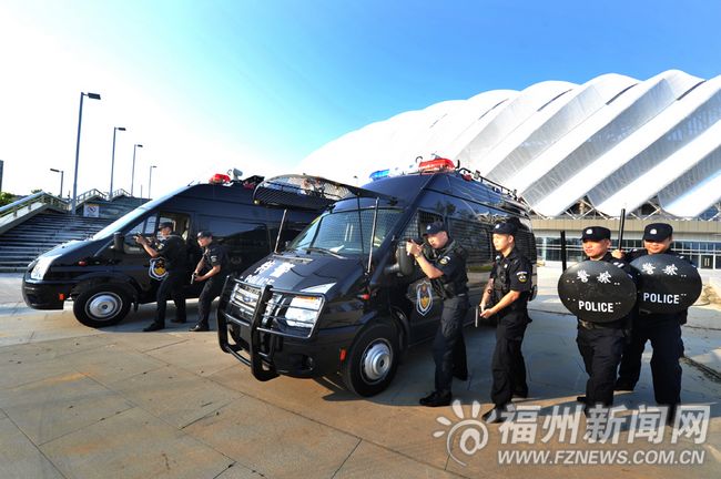 高端反恐防爆警車為青運會護(hù)駕 可垂直升降1.8米