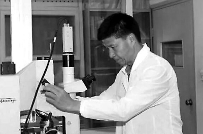 廈大孫世剛教授當(dāng)選中科院院士　堅持筆批論文