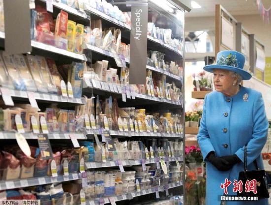 白金漢宮電話接不完 女王聘接線員年薪超2萬英鎊