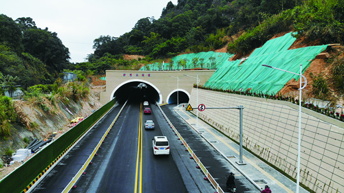 洪山橋項目妙峰山左線隧道通車