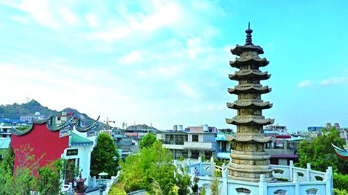 靜矗淘水聽(tīng)風(fēng)雨   塔凌峰頂鐘靈秀
