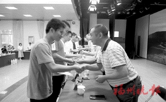 10年發(fā)放獎(jiǎng)金150多萬(wàn)元