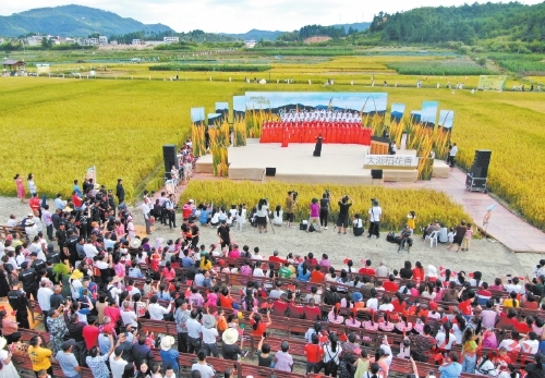 用金色豐收祝福祖國
