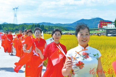 用金色豐收祝福祖國