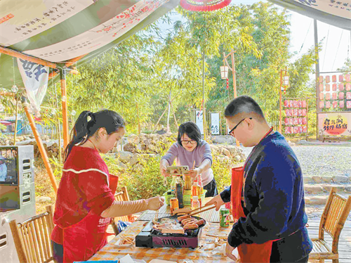 來(lái)這里,，呼“篷”喚友過(guò)新年,！