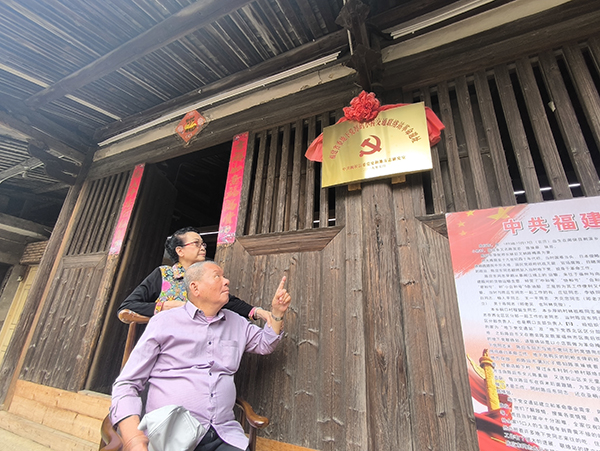 龍山“小小”聯(lián)絡(luò)員   桑梓情懷別樣濃