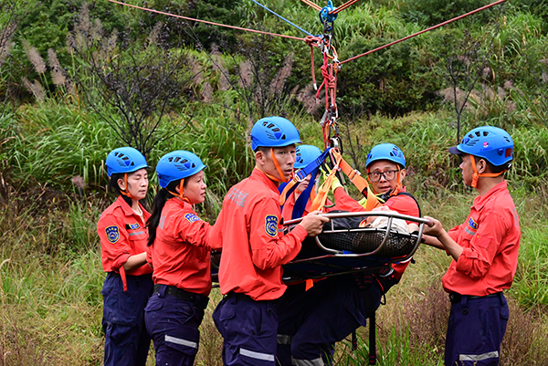 五虎山舉行山地應急救援演練