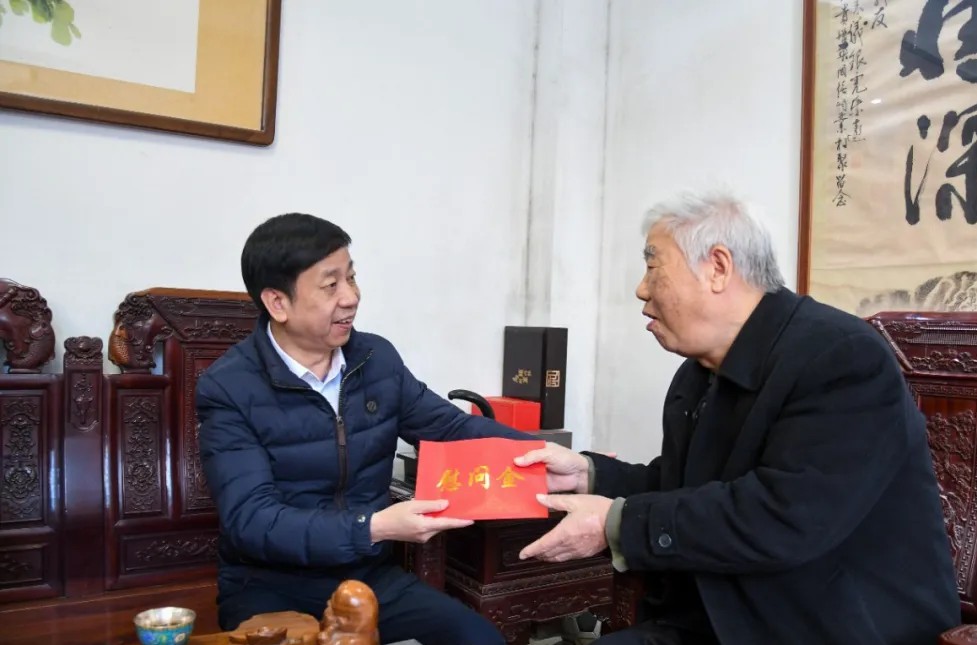 “提前給您拜年了！”