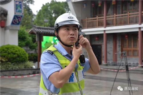這么多騎手小哥哥在閩都民俗園門口集合，原來是為了做好這件事