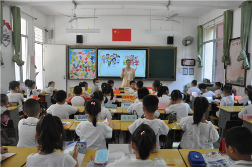 直擊:我縣中小學開學第一天