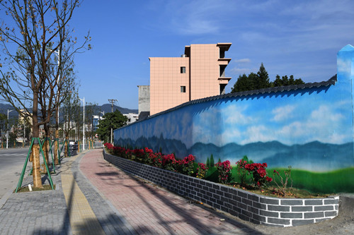 鴻尾高端建材產業(yè)園沿線“美顏”亮相