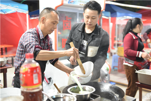 鴻尾鄉(xiāng)夜色經(jīng)濟(jì)街區(qū)開街