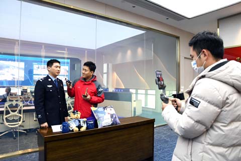 我縣直播慶祝首個(gè)“中國人民警察節(jié)”
