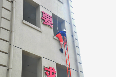 高溫下的堅(jiān)守丨烈日下奔跑的他們，是最值得pick的“偶像天團(tuán)”