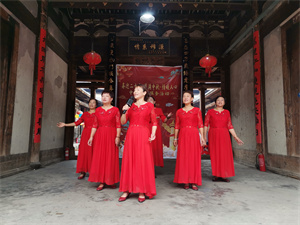 網(wǎng)絡中國節(jié)?中秋丨月滿中秋，情暖人心,！溪源古寨七彩燈籠高高掛