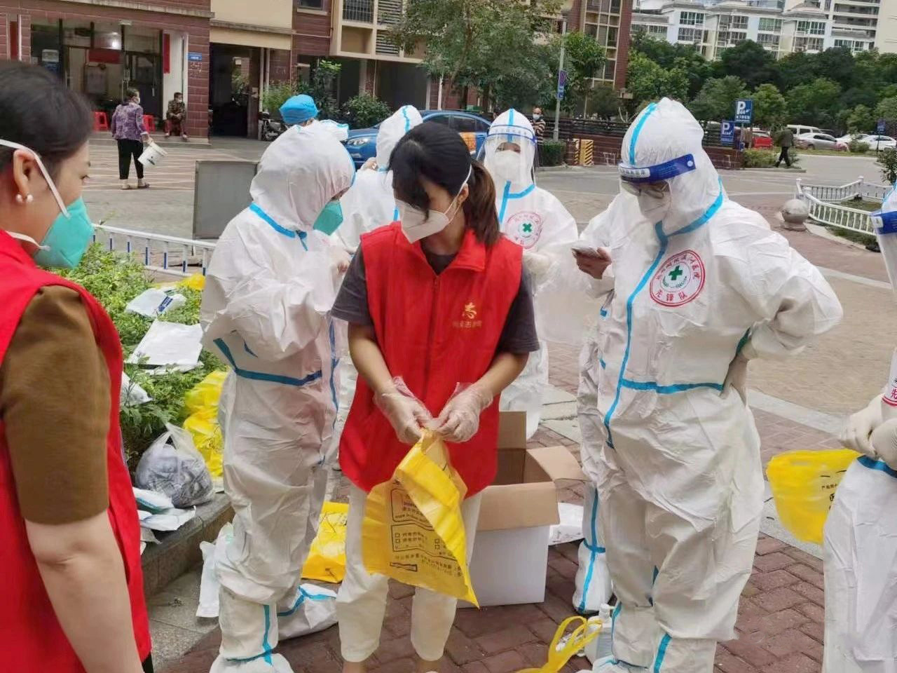 開設(shè)發(fā)熱門診、捐贈(zèng)退燒藥物……福州閩侯瀛洲醫(yī)院顯擔(dān)當(dāng),! 開設(shè)發(fā)熱門診,、捐贈(zèng)退燒藥物……福州閩侯瀛洲醫(yī)院顯擔(dān)當(dāng),!