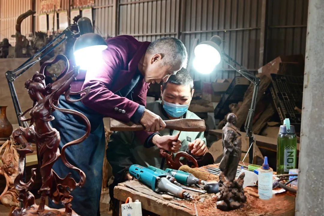 秉初心傳承技藝 守匠心弘揚傳統(tǒng) ——訪根雕非遺傳承人張其仕