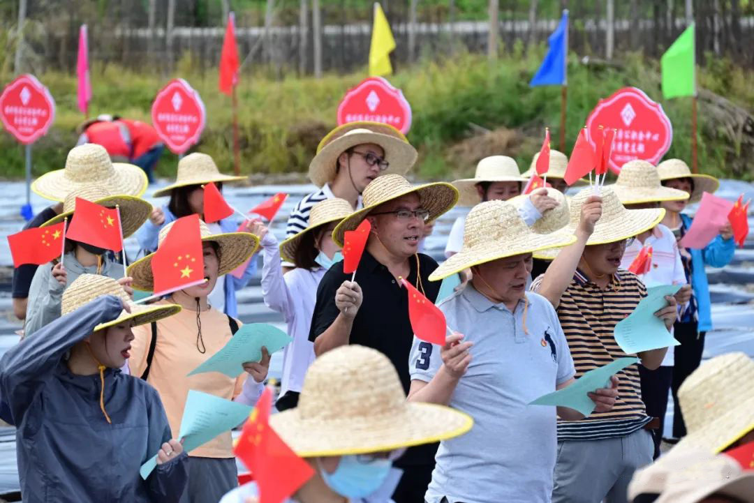 福州住房公積金中心在閩侯縣開展“我在鴻尾有畝田”認領活動 福州住房公積金中心在閩侯縣開展“我在鴻尾有畝田”認領活動
