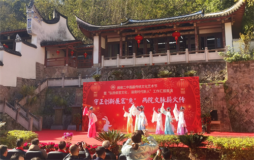 勤樸精誠育新人，文明校園結(jié)碩果