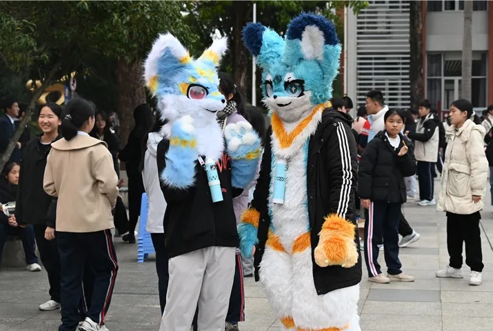 “過(guò)節(jié)了,！”閩侯一中好熱鬧