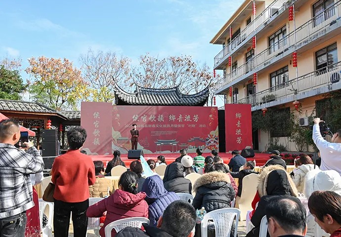 有得吃,、有得逛,！這場“村晚”年味滿滿