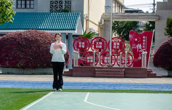 熒光如炬,，薪火相傳 福州英華職業(yè)學院開展“螢火計劃”愛國主義教育進校園主題系列活動