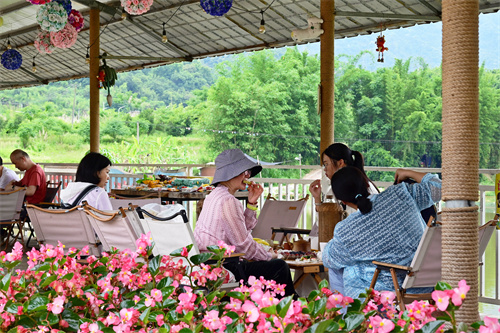 種菜摘菜,、摸魚(yú)釣蝦……快來(lái)解鎖山野治愈生活,！