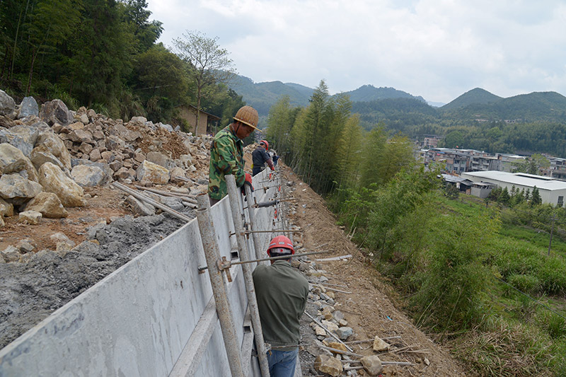 5.▲（京臺(tái)高速大湖出口至大湖鄉(xiāng)公路，部分路段已完成路基建設(shè)?張存金攝）.jpg