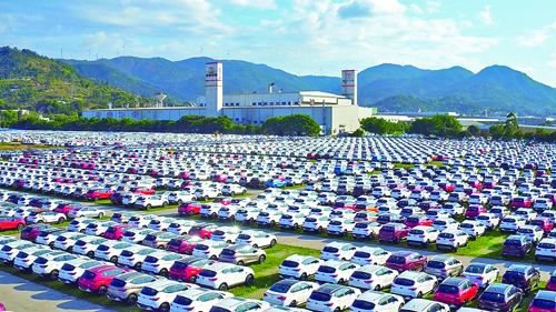 東南汽車整車廠停車場.jpg