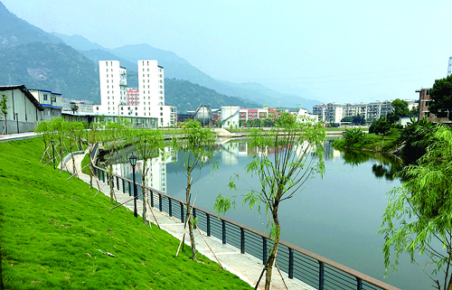 整治完工的溪源江馬保消防訓(xùn)練基地段河道暢通河水清澈,。 (5).jpg